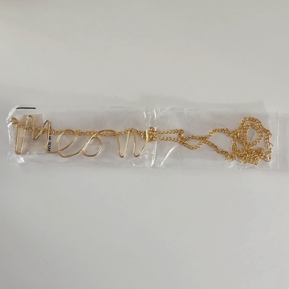 β¨HPβ¨ Gold Cursive Meow Chain Necklace - Picture 5 of 7